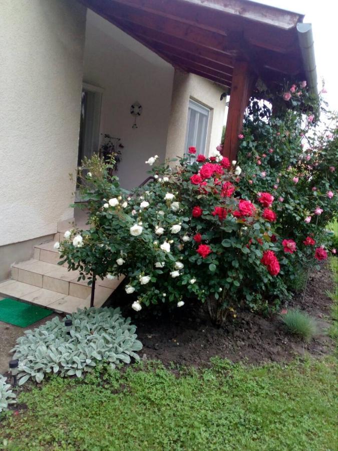 Uj Elet Weekend House Βίλα Balatonkeresztúr Εξωτερικό φωτογραφία